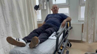 darbedilen kadini kurtarmak isterken kendisi saldiriya ugradi wspYbVC1