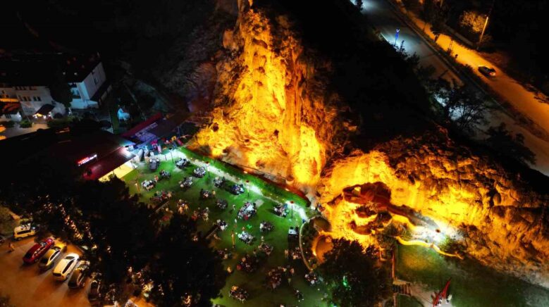 depremle aciga cikan termal su dogal traverten olusturdu vh22wlxU