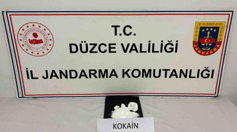 duzcede 800 bin tllik kokain ele gecirildi rPMSJvm5