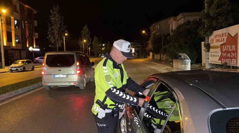 duzcede ara sokaklarda da polis ekipleri denetimlerini surduruyor YNBJx6CJ