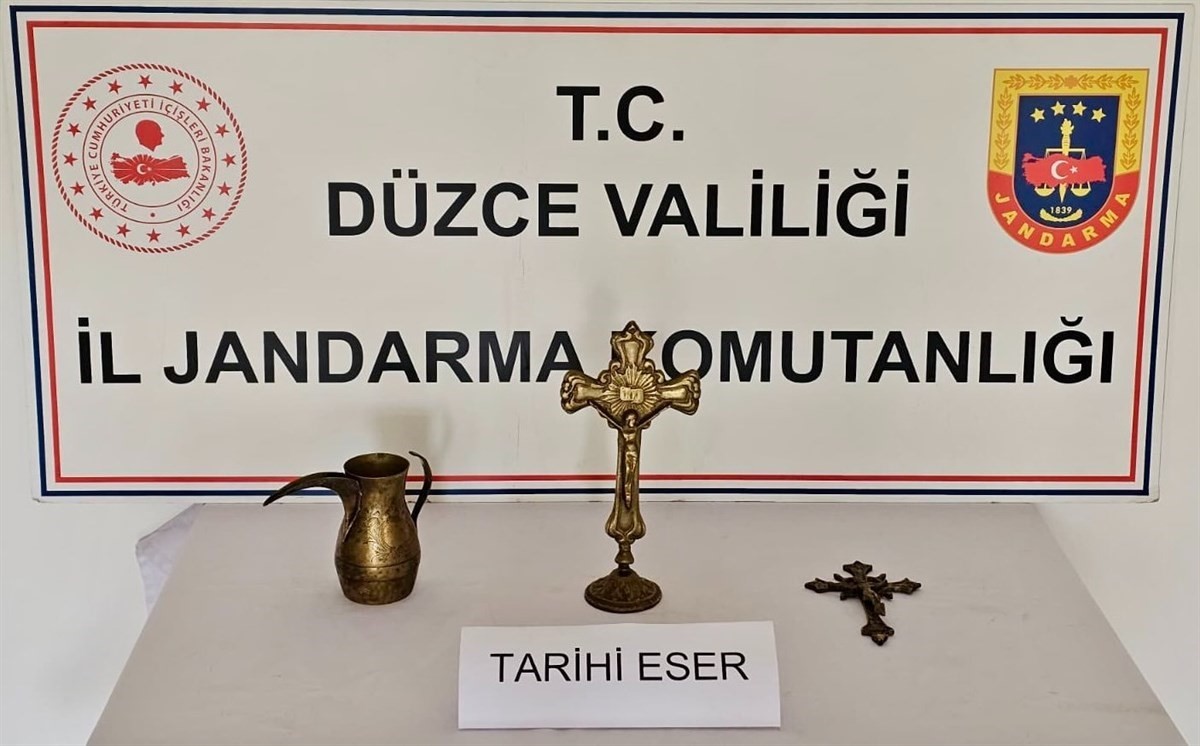 duzcede kacakcilara goz actirilmiyor cok sayida makaron tutun ve tarihi eser ele gecirildi SqTURtX4