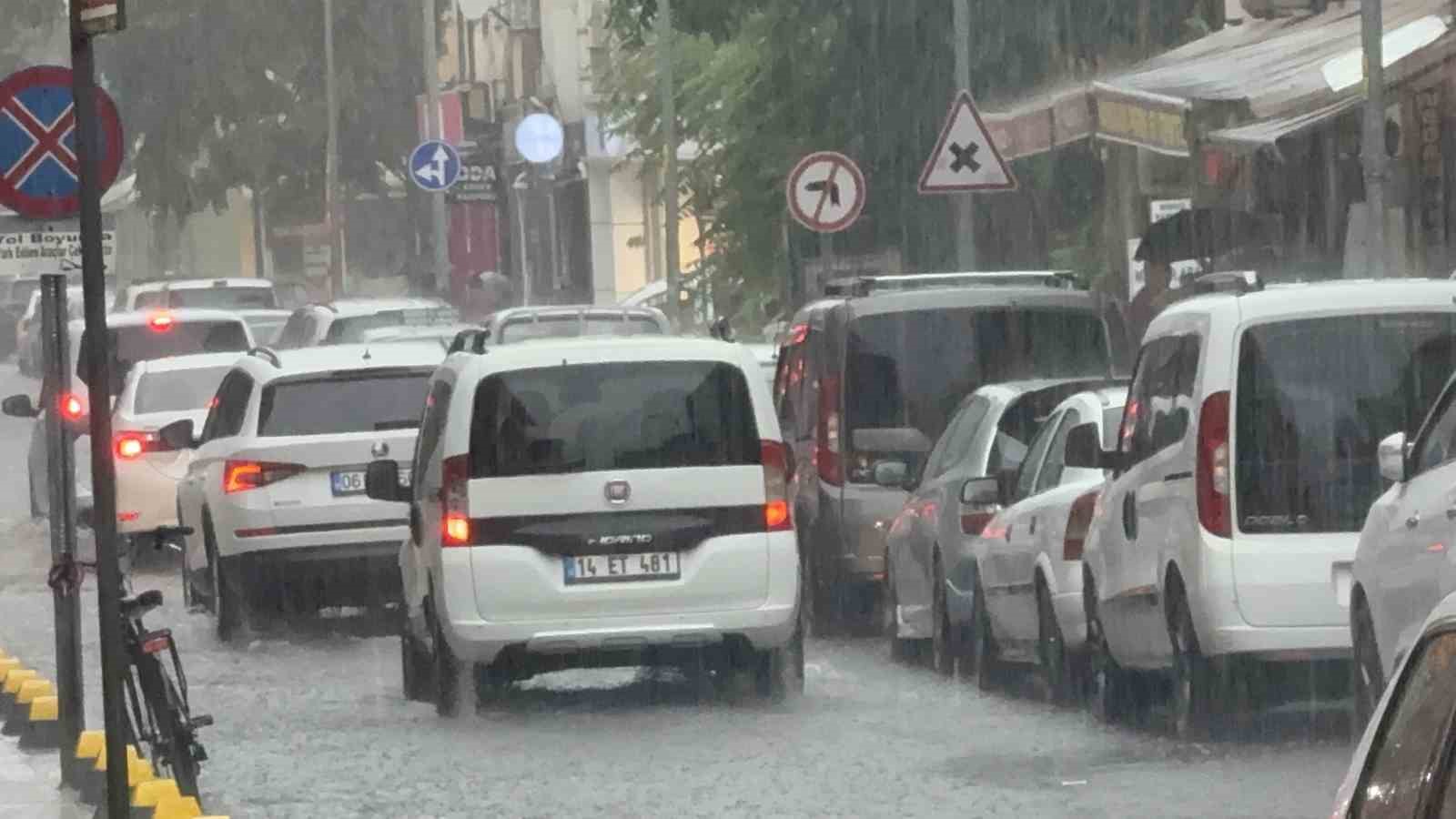 duzcede saganak yagis 5 dakikada sokaklari gole cevirdi CrRgJuD1