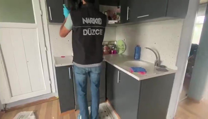 duzcede uyusturucudan 63 kisi hakkinda islem yapildi L7ySUCcA
