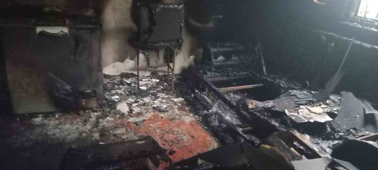 elektrik kontagindan cikan yanginda iki katli ev kullanilamaz hale geldi aAdbivTE