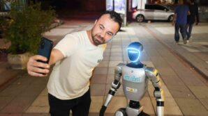 festivale robotlu davet DbsFFOpN
