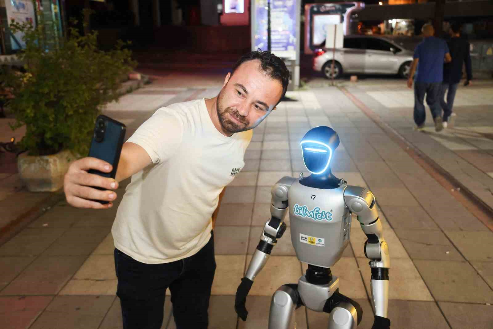 festivale robotlu davet DbsFFOpN