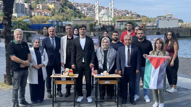 gazzeli cocuklar icin bos siralar etkinligi yapildi rUh3VIuM