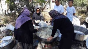 geleneksel hacet bayraminda dagitilan yemek icin 150 kilo pirinc ve 200 kilo et kullanildi HeeGJnnb