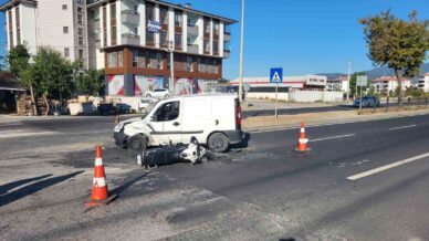 hafif ticari arac ile motosikletin karistigi kazada 1 kisi agir yaralandi Gp4IKRRH
