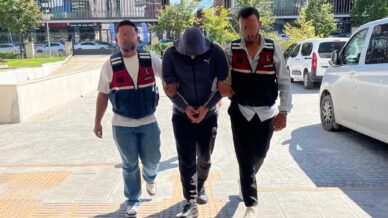 hirsizlik sucundan 7 yil hapis cezasi bulunan sahis yakalandi 28OHQbsG