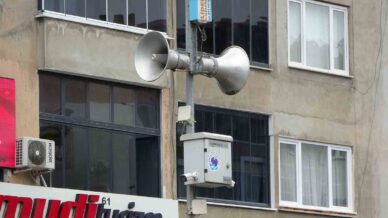 hoparlorler susuyor sms konusuyor V93rbJBG