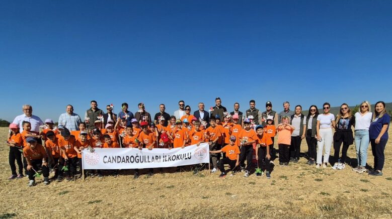 ilkokul ogrencileri fidan dikerek gelecege nefes oldular bjfCc3zx