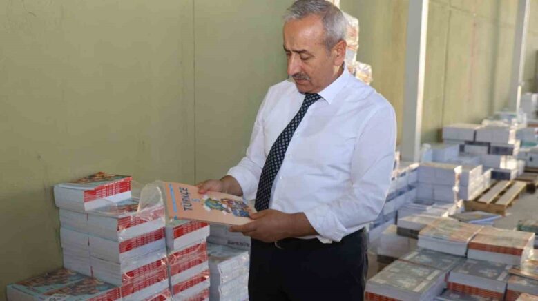 karabukte 272 bin ders kitabi dagitilacak QbvHKeNF