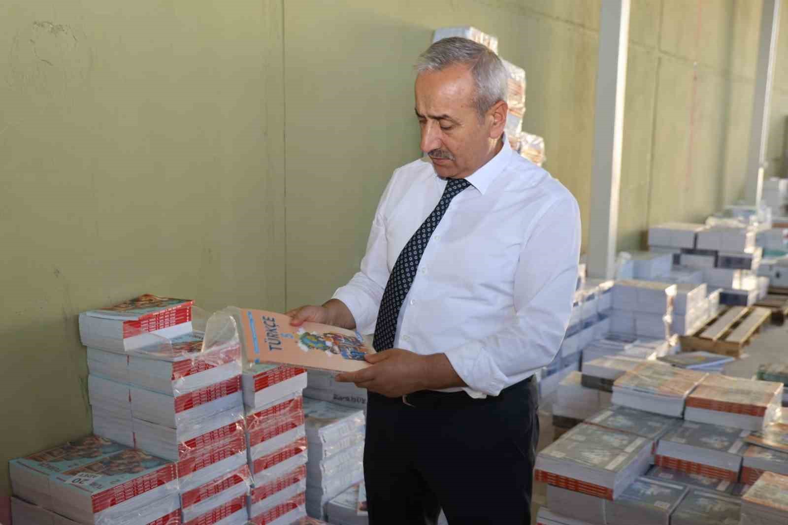 karabukte 272 bin ders kitabi dagitilacak QbvHKeNF