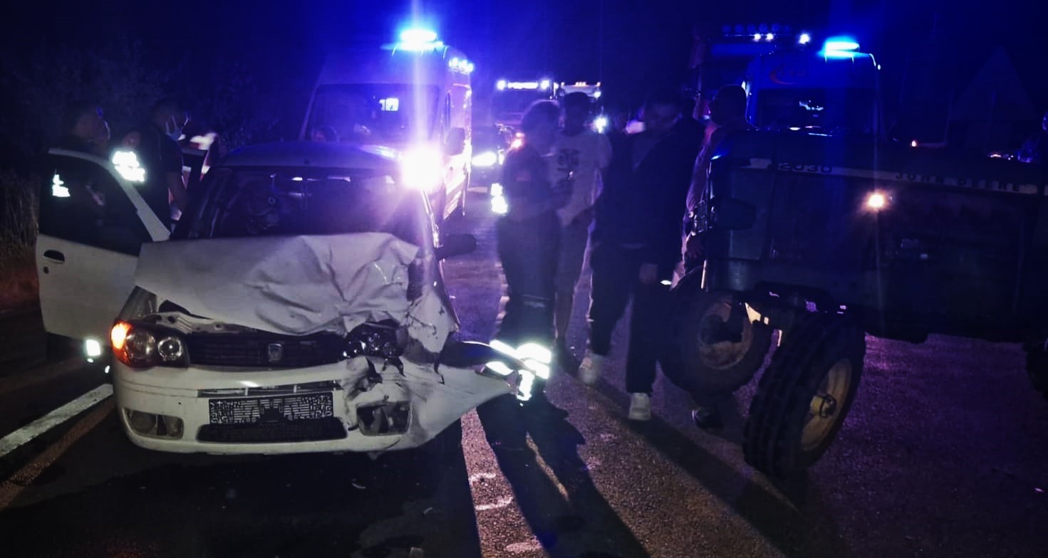 karabukte otomobil traktorle carpisti 4 yarali uPR6llRA