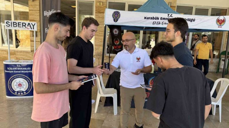 karabukte polisler universite ogrencilerini bilgilendiriyor 3dDMpSCp