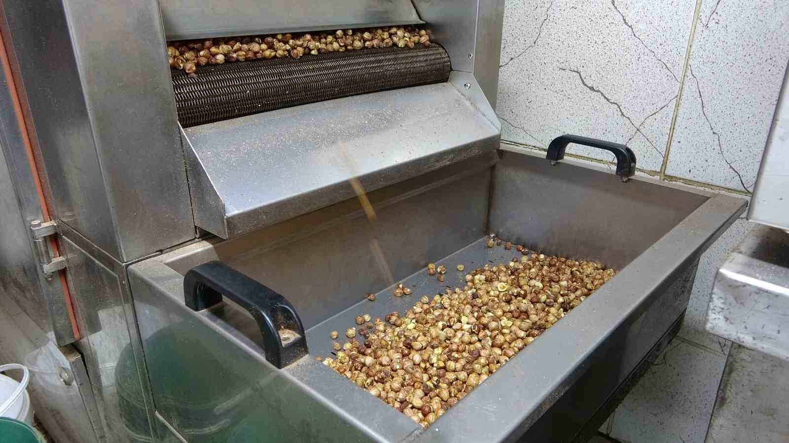 karadenizde findik hasadi tamamlandi uretici kirma ve kavurma isini artik isletmelere birakiyor OQ7g4hFC
