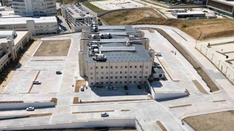 kastamonu universitesi dis hekimligi binasinda sona gelindi EDmaE4EH