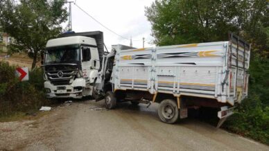 kastamonuda iki kamyon kafa kafaya carpisti 2 yarali QMhXGtSd