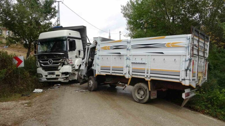 kastamonuda iki kamyon kafa kafaya carpisti 2 yarali QMhXGtSd