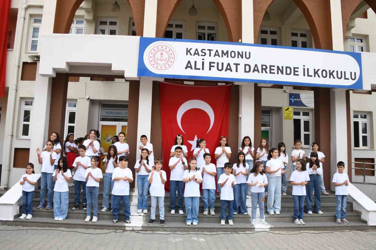 kastamonuda ilk ders zili caldi 8rt5p89H
