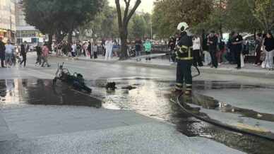 kastamonuda seyir halindeki motosiklet alev alev yandi epALM2NL