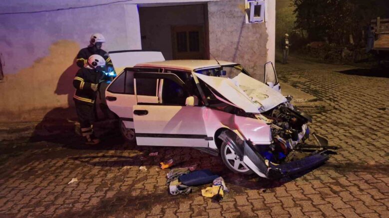 kaza sonrasi hurdaya donen tofas 1 kisiye mezar oldu umx3GmjC