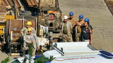 maden ocaginda gocuk 2 isciyi kurtarma calismasi suruyor FxvMxQcJ