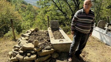 mezari kazip tahtalari kiran ayi cenazeye ulasamadan kacti khc8KIvs