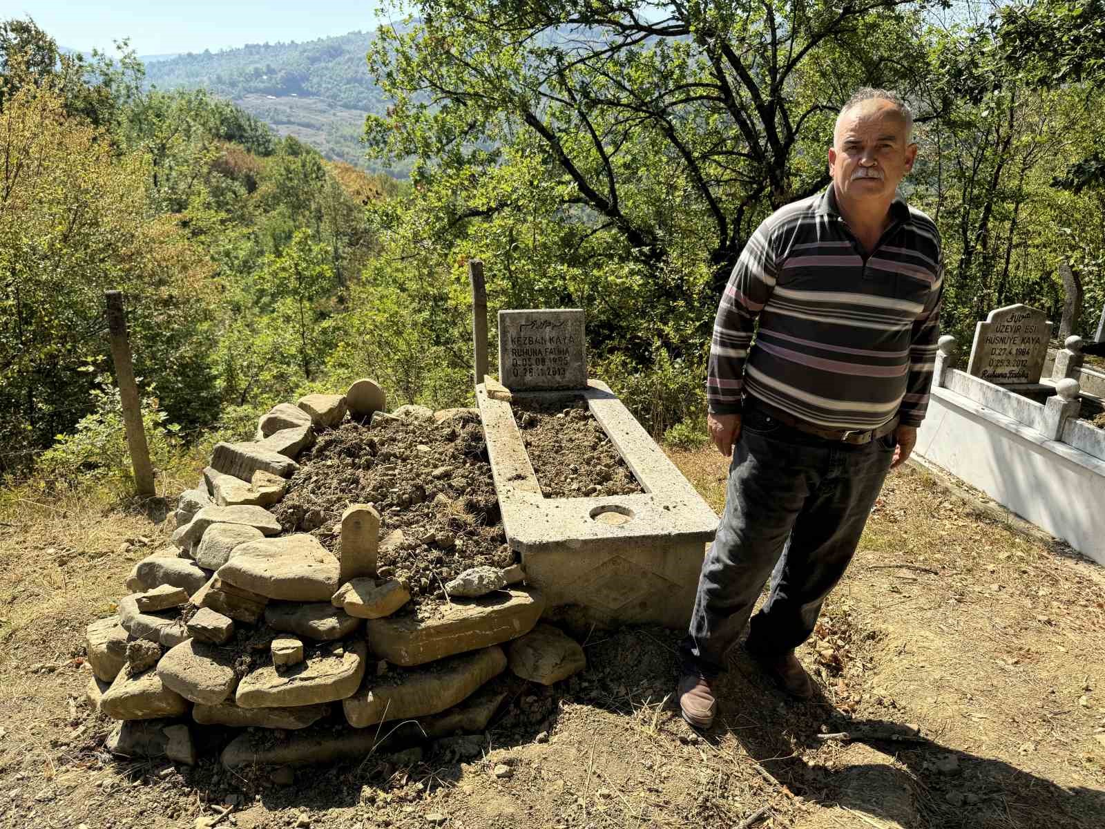 mezari kazip tahtalari kiran ayi cenazeye ulasamadan kacti khc8KIvs