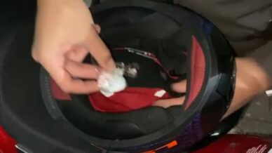 motosiklet kaskina gizlenmis uyusturucu ele gecirildi jE4eq1Bb