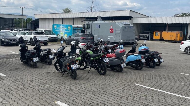 motosiklet operasyonunda 27 kisi gozaltini alindi 84MMxyqp