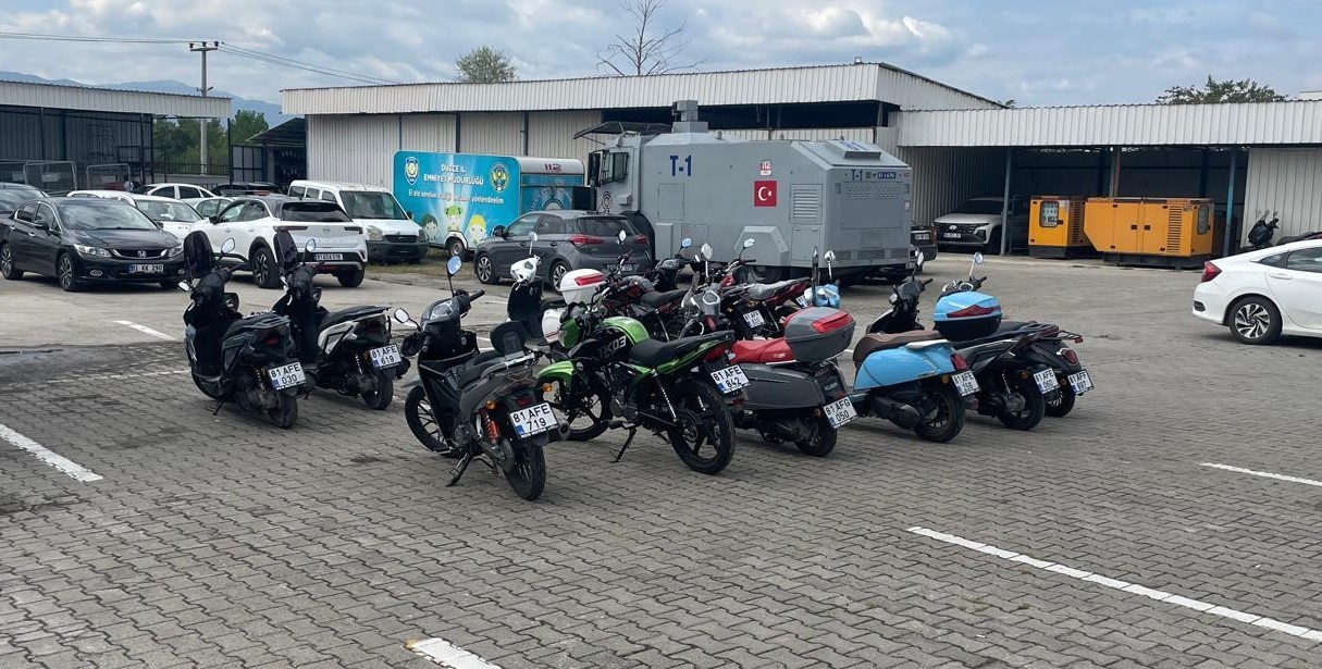 motosiklet operasyonunda 27 kisi gozaltini alindi