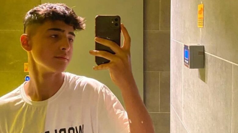 otomobille carpisan motosikletli cocuk hayatini kaybetti McMd5ztR