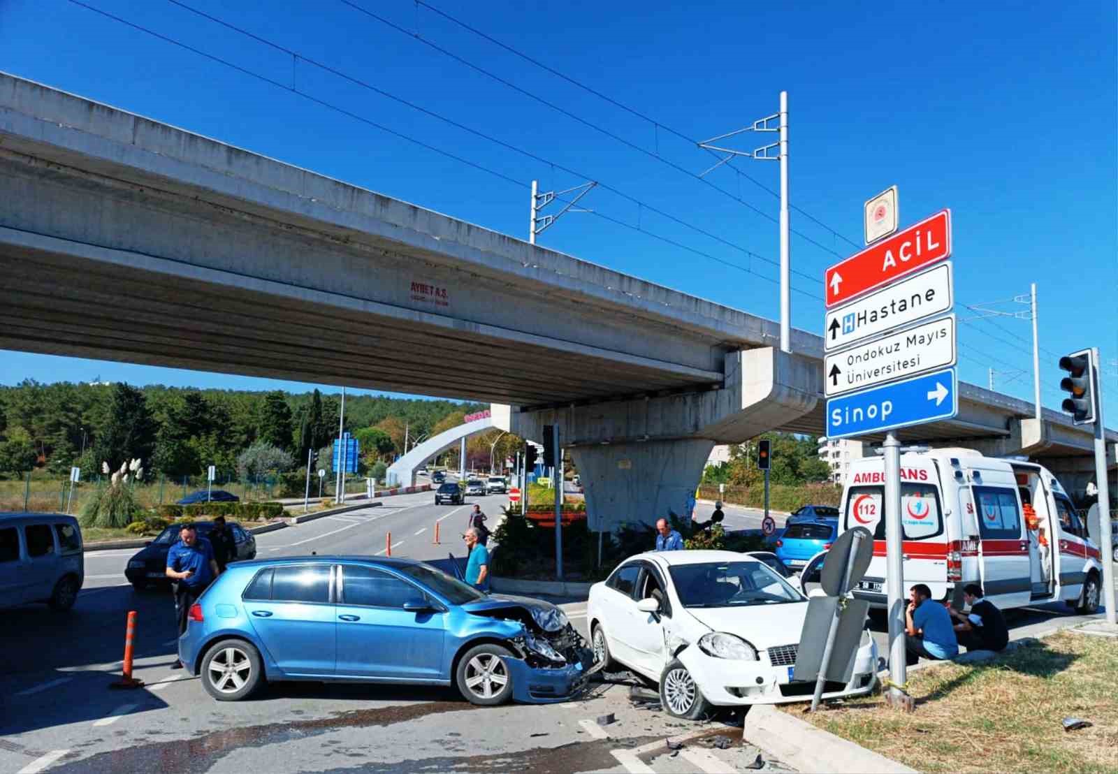 otomobiller carpisti 4 yarali iOhDrsrD