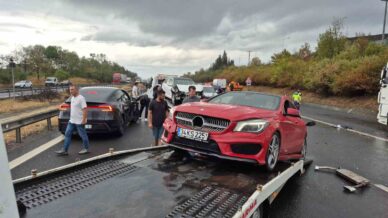 otoyolda 4 ayri kazada 30 arac birbirine girdi iuz4HKu4