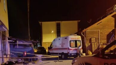 oturdugu sandalyeden duserek hayatini kaybetti rT3D3jWZ