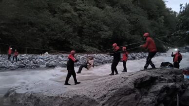 rizede kullandigi teleferik selde zarar gorunce evinde mahsur kalan kadin kurtarildi Q1PK3Riy