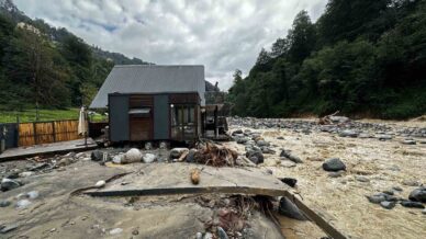 rizenin ardesen ilcesinin tunca beldesi selden zarar goren yerlesim yerleri arasinda yer aldi dMEAMNqY