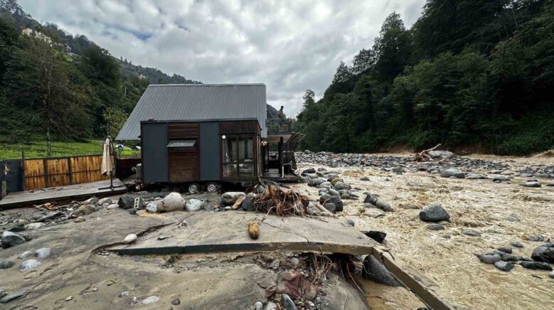 rizenin ardesen ilcesinin tunca beldesi selden zarar goren yerlesim yerleri arasinda yer aldi dMEAMNqY