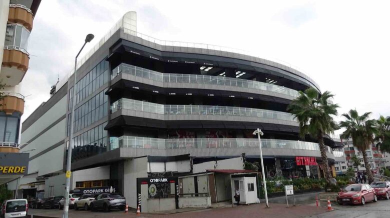 ruhsati iptal edilen avmde is yerlerine kapanis tebligati tq4RdM5q