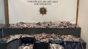 samsun polisi otogardaki valizlerden 55 bin 860 uyusturucu hap ele gecirdi z8DAXFlZ