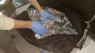 samsunda depodaki valizde 20 bin sentetik ecza ele gecirildi mYBHbFU7