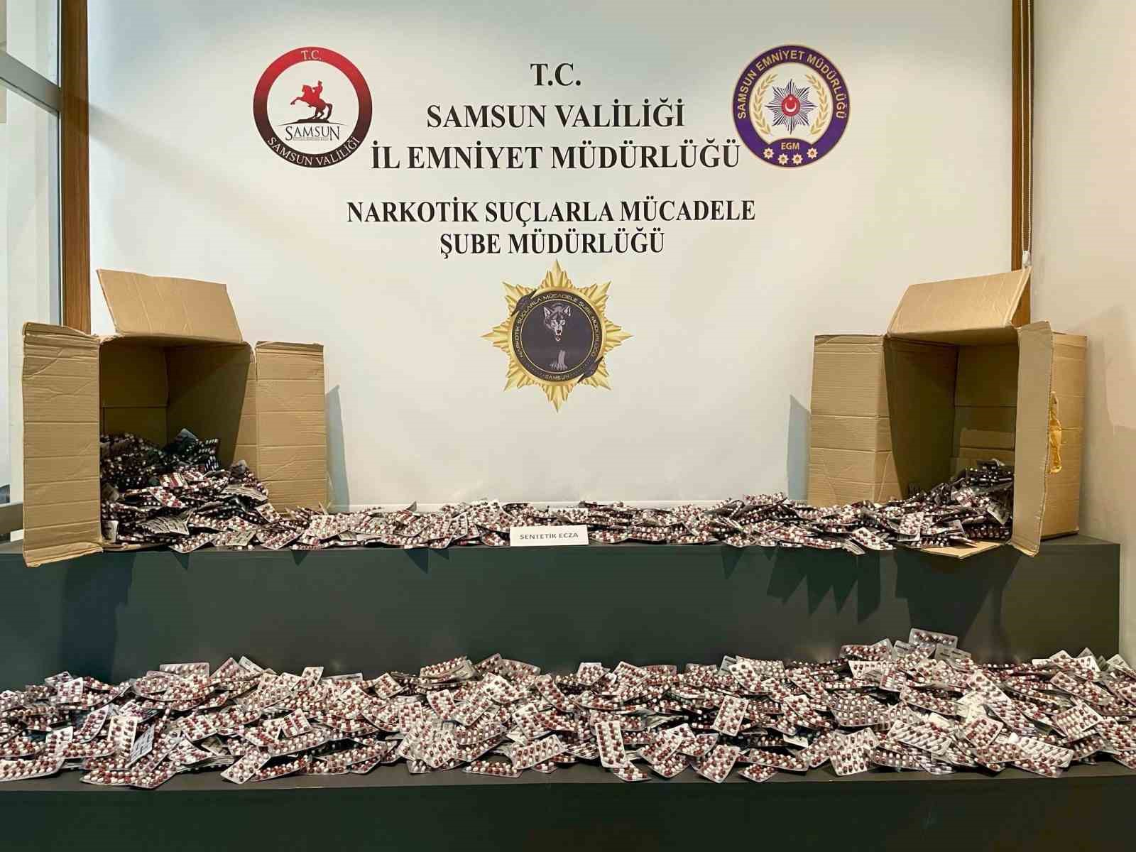 samsunda gardiroba gizlenmis 47 bin 824 uyusturucu hap ele gecirildi neOYpKzJ