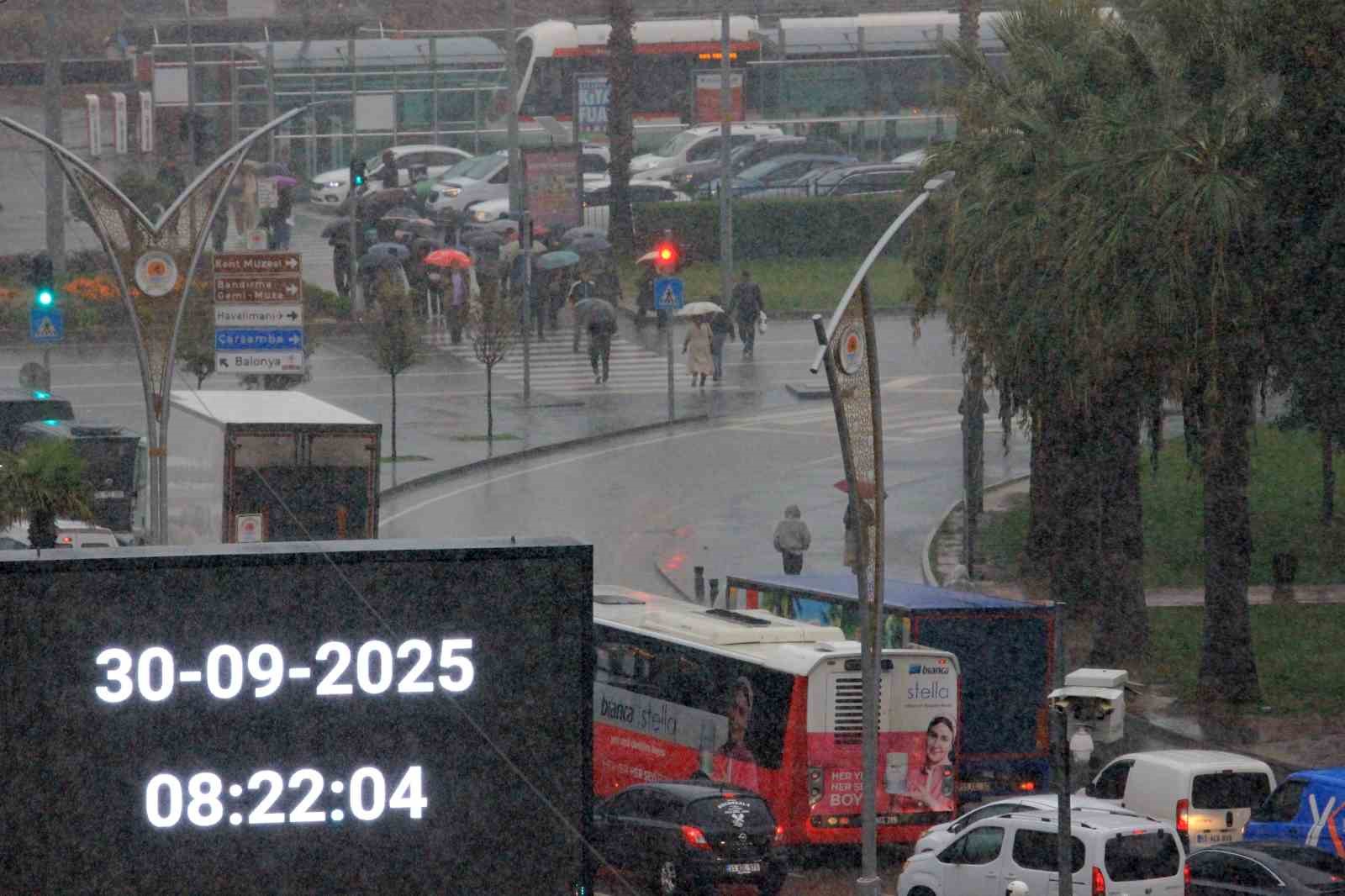 samsunda kuvvetli saganak q5z4PBs2