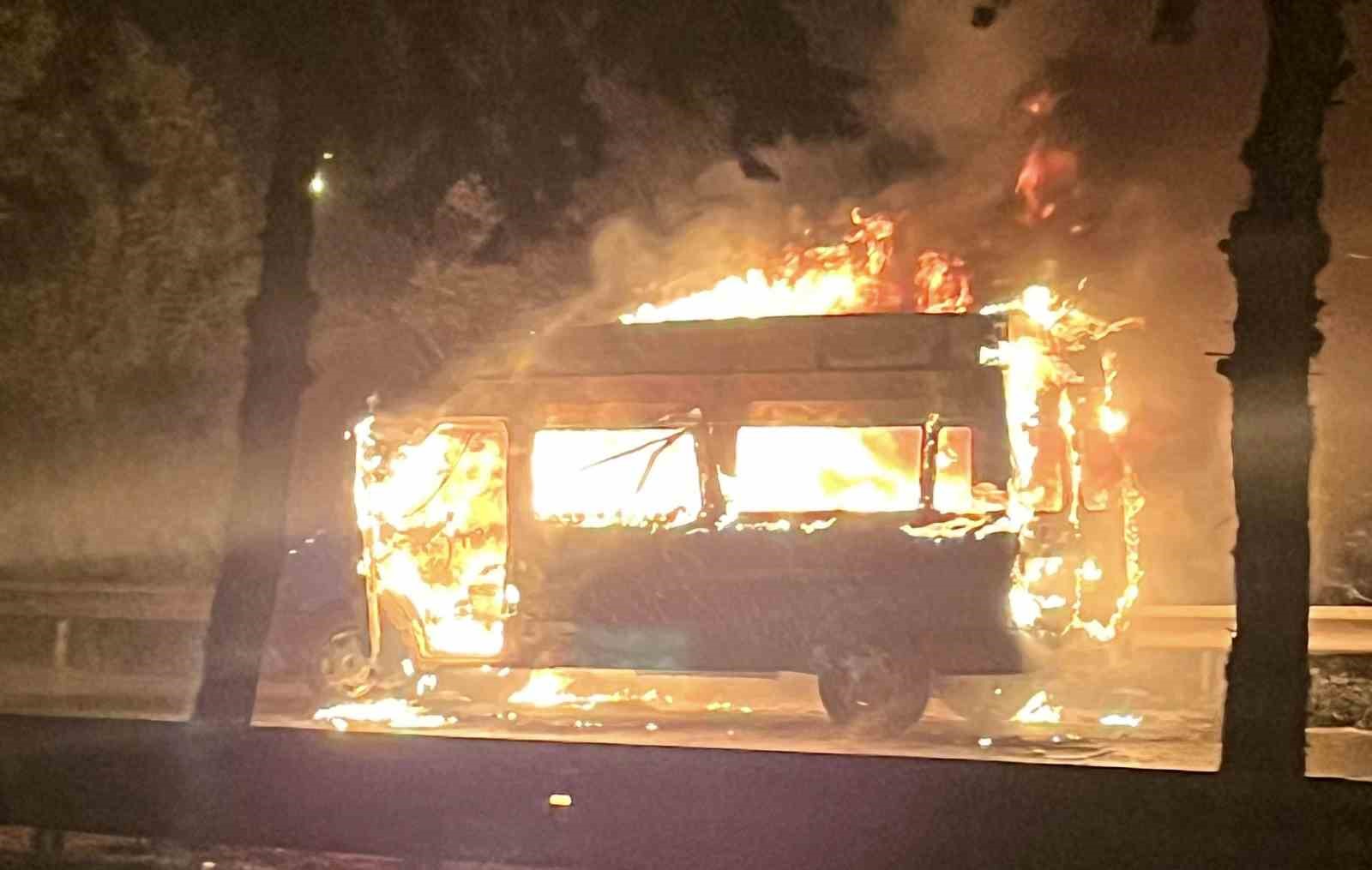 samsunda minibus alev alev yandi