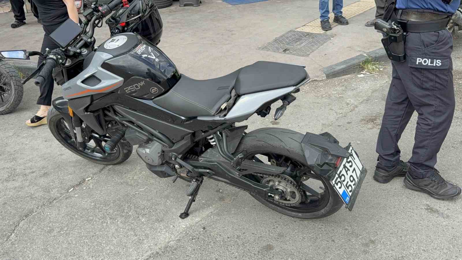 samsunda motosiklet yayaya carpti bviwpSLb