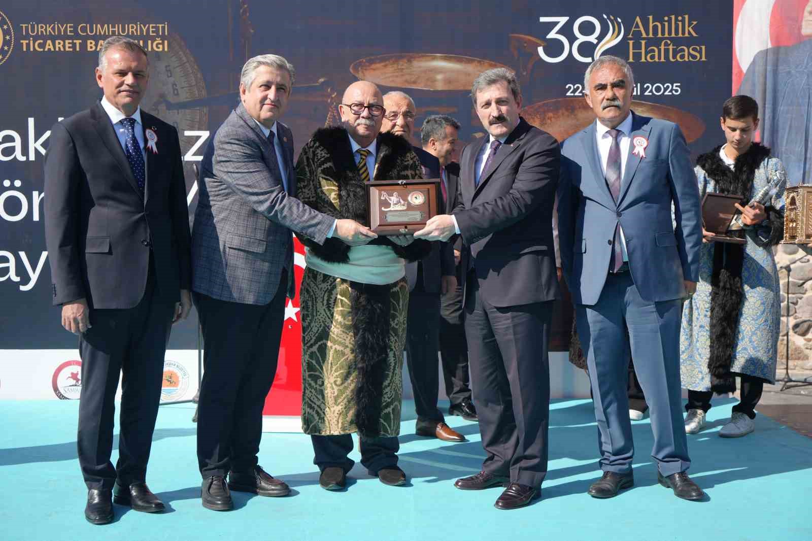 samsunda yilin ahisi 55 yilik demir dokum ustasi oldu 7Dw38ESt