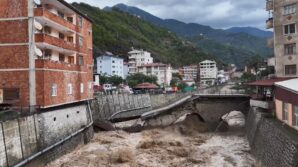 sel sulari borckadaki asirlik tarihi kopruyu yikti iAPdL9u2