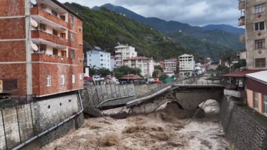 sel sulari borckadaki asirlik tarihi kopruyu yikti iAPdL9u2